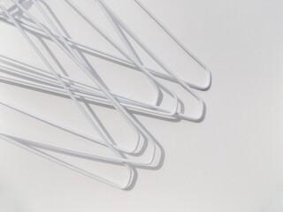 白いワイヤーハンガー