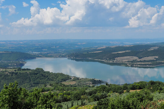 Panoramica del Lago di Corbara da Civitella del Lago