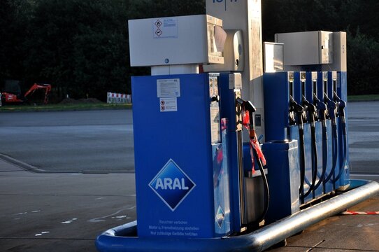 Aral Tankstelle #Kraftstoffe an der A1 Neuenkirchen-V&ouml;rden der Au&szlig;enbereich mit  Zapfs&auml;ulen