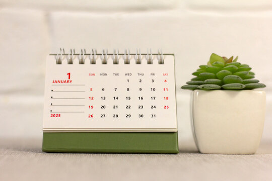 Hello, 2025. The planning calendar for January 2025 is on the table.