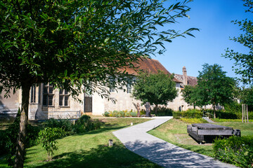 La chapelle de l'Hospice religieux de la ville d'Issoudun transformée en musée d'art dans le Berry en France