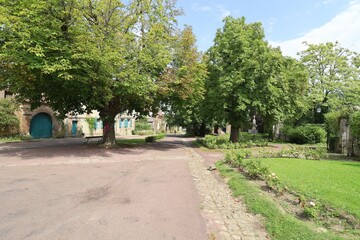 Fototapeta premium Vieille rue typique, village de Gerberoy, département de l'Oise, France