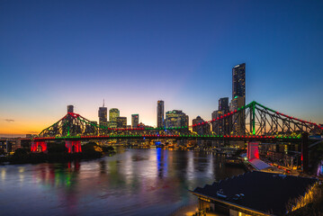 Obraz premium Scenery of Brisbane with story bridge in Queensland, Australia at night