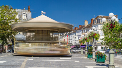 Carousel on the main square of Fontainebleau timelapse hyperlapse