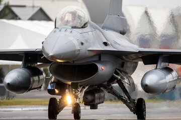 Fighter jet taxiing to the runway 
