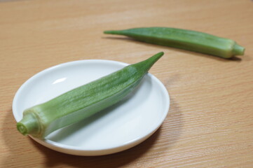 そっぽを向いたオクラ