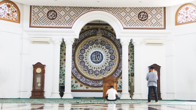 Interior decoration of the mosque dome ceiling inside the Baitul 'Atiq mosque.