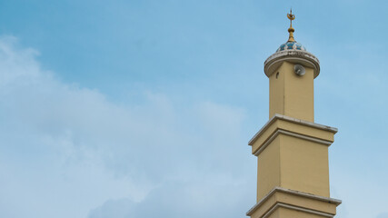 Obraz premium Beautiful mosque dome in sunny weather in the morning