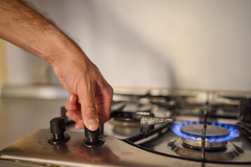 Properly Adjusting the Gas Burner Flame for Optimal Cooking Results in Your Kitchen