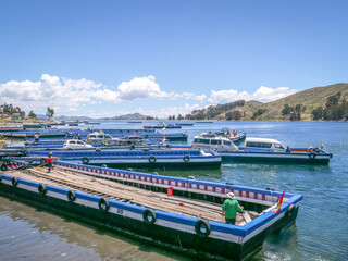 Copacabana au bord du lac Titicaca en Bolivie face à l'Isla del Sol