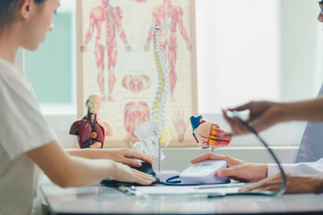 Doctors give annual health check-ups to patients. Many items. Health check-up guidelines.