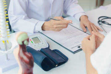Doctors give annual health check-ups to patients. Many items. Health check-up guidelines.