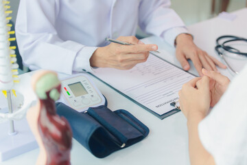Doctors give annual health check-ups to patients. Many items. Health check-up guidelines.