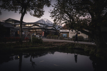 Obraz premium Entorno del monte Fuji en Japón.