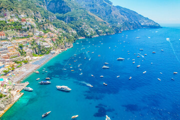 Obraz premium Positano town, beach and beautiful colorful houses on the cliff in Amalfi coast in Italy