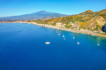 Obraz premium Aerial view of the Ancient theater of Taormina with Mount Etna in the background, Sicily, Italy