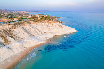 Obraz premium Stair of the turks, White Scala dei turchi in Agrigento, Sicily. White rocky cliff on the coast in the of Porto Empedocle