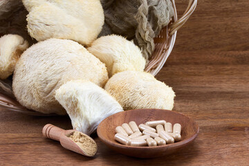 Lion's Mane Mushroom and Supplements © vetre