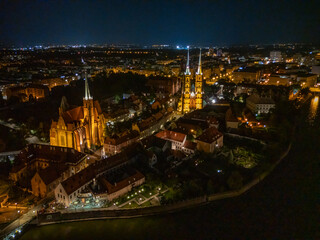 Wrocław widziany z lotu ptaka nocą © Karol