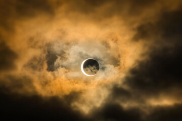 Obraz premium Solar eclipse with glowing corona