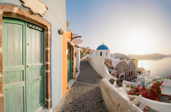 Fototapeta typical street of Oia, traditional greek village of Santorini, Greece, panorama
