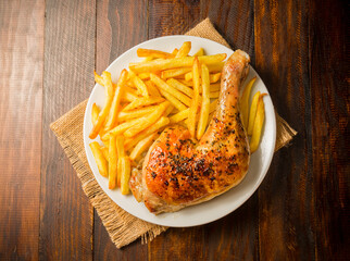 Muslo de pollo con patatas