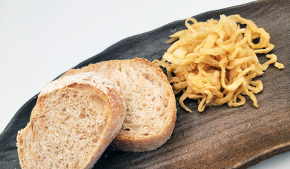 自然なパンと切干大根／Natural bread and dried radish／자연적인 빵과 말린 무