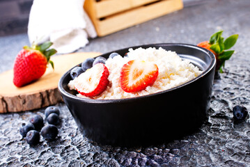 cottage cheese with fresh berries for a healthy breakfast