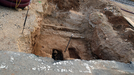 Accidental discovery of an ancient burial during construction, an ancient grave with human skull...