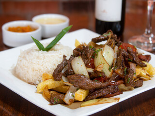 Lomo saltado