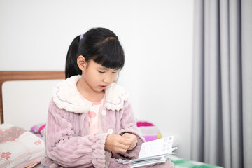 Naklejka premium Children making handmade items at home