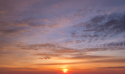 Fototapeta premium Beautiful dramatic scenic sunset sky background