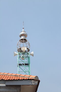 Minaret horn speaker