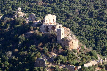 Obraz premium ruins of an ancient fortress in the mountains of northern Israel