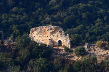 Fototapeta premium ruins of an ancient fortress in the mountains of northern Israel