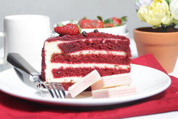 chocolate cake with strawberries photos