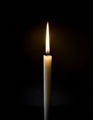 1本のろうそく(背景黒色)