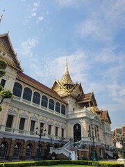 Fototapeta premium The Grand Palace: A historic royal residence in Bangkok, featuring impressive architecture and housing the Emerald Buddha Temple.