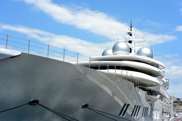 Yacht di Lusso Futuristico