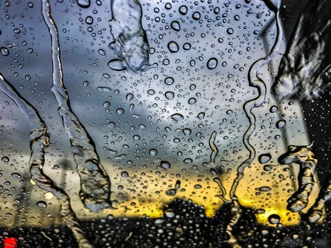 「雨模様」の写真素材 | 55,418件の無料イラスト画像 | Adobe Stock