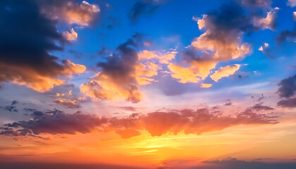 Obraz premium Sunset sky with a few clouds. The sky is very bright and the clouds are scattered throughout