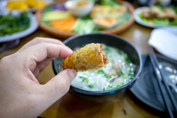 베트남 음식인 반쎄오의 모습이다.