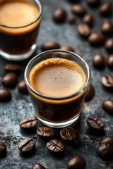 Keuken foto achterwand Tasse d'espresso avec mousse crémeuse entourée de grains de café © Sébastien Jouve