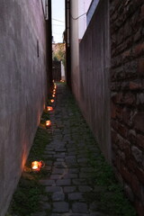 Abends auf dem Weihnachtsmarkt der Gemeinde Winningen an der Mosel in Rheinland-Pfalz