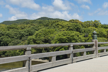 Fototapeta premium 日本 三重県伊勢市にある伊勢神宮の内宮の宇治橋