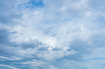 Fototapeta premium Bright blue sky with fluffy white clouds on a sunny day