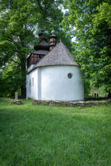 Kościół Bieliczna wśród drzew © TM 360