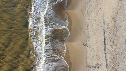 apping a beach of golden sands