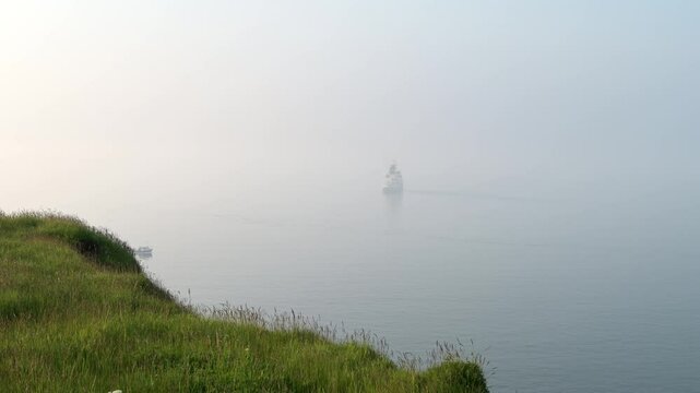 Schiff Helgoland mit Insel