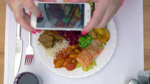 Taking picture of the dinner in the reastaurant in 4k slow motion 60fps
